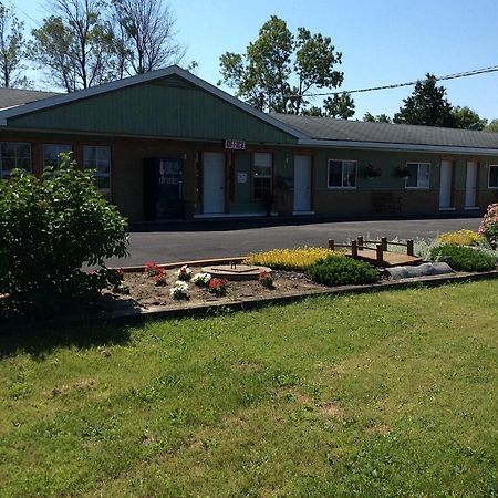 Waubaushene Tay Motel מראה חיצוני תמונה