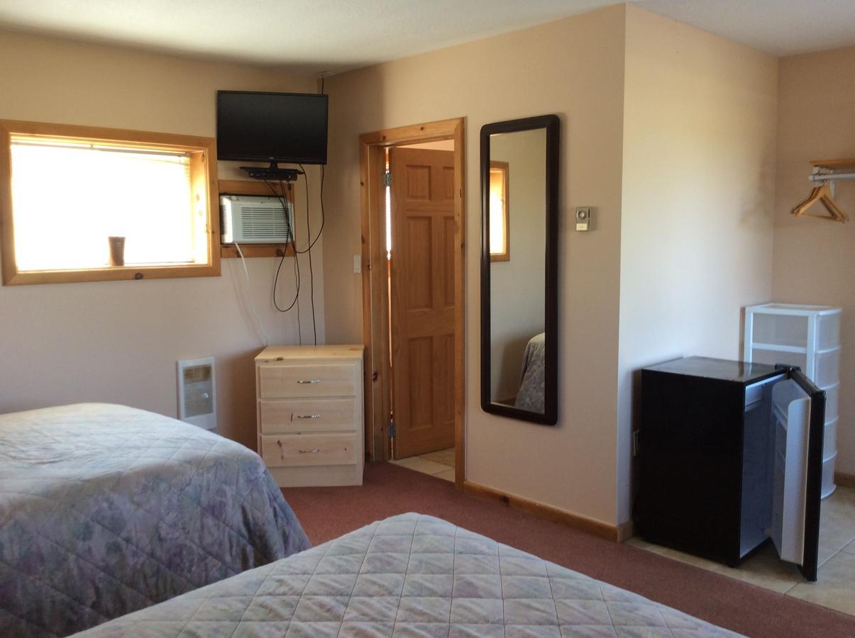 Waubaushene Tay Motel מראה חיצוני תמונה