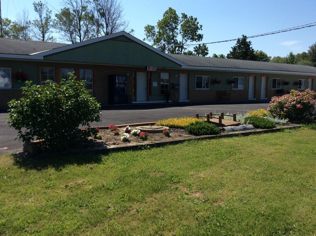 Waubaushene Tay Motel מראה חיצוני תמונה
